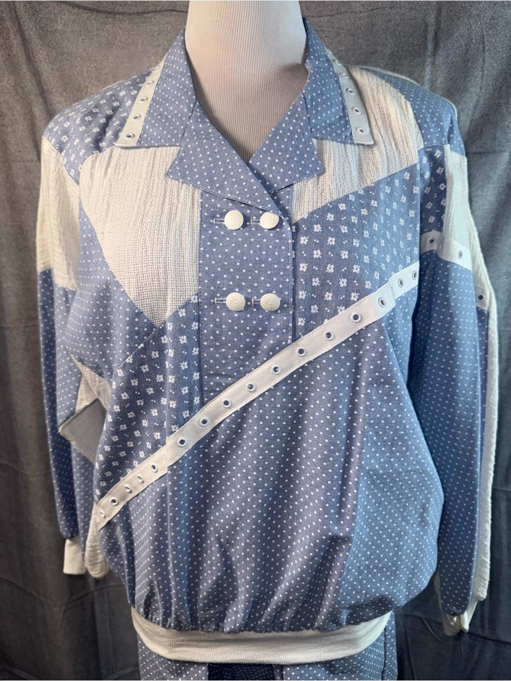 1260-Vintage REGAL Fashion Women’s Light Blue & Cream Two-Piece Pantsuit - Picture 2 of 5